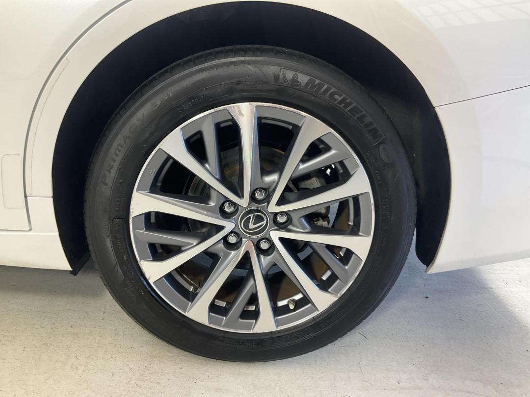 Photo '11' of Lexus ES300H Photo '11' of Lexus ES300H