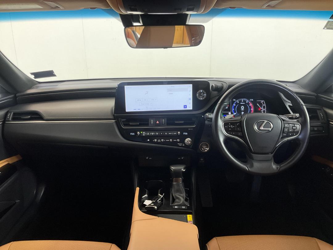 Photo '17' of Lexus ES300H Photo '17' of Lexus ES300H