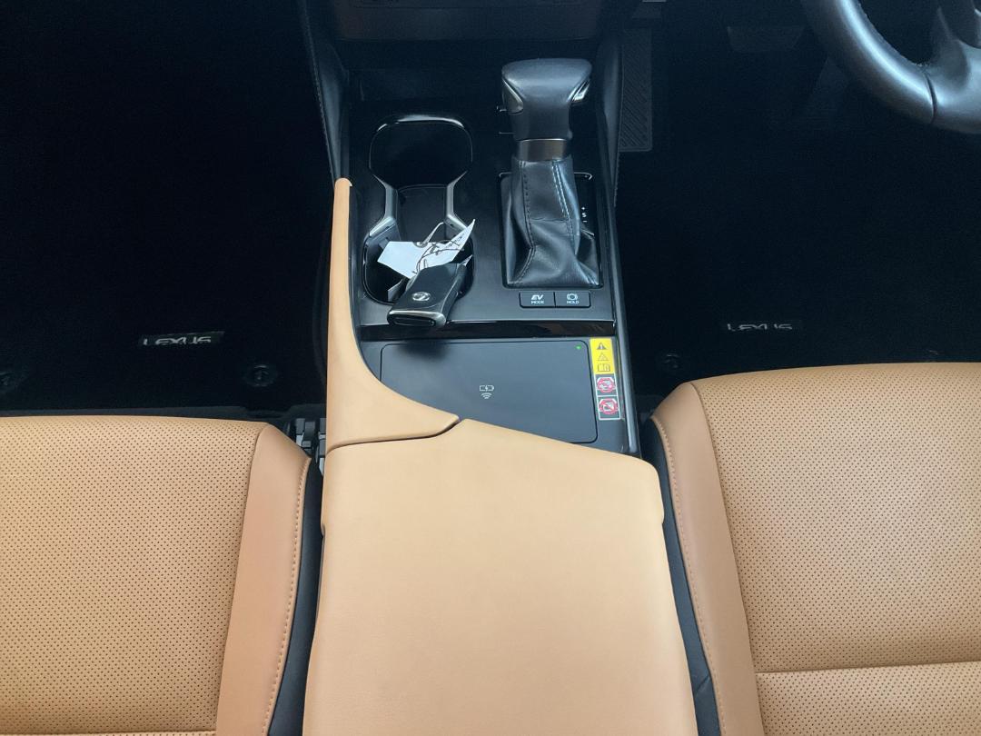 Photo '18' of Lexus ES300H Photo '18' of Lexus ES300H