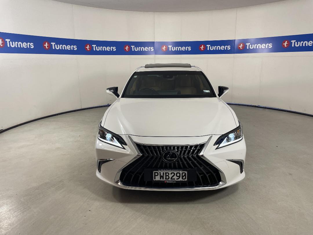 Photo '2' of Lexus ES300H Photo '2' of Lexus ES300H