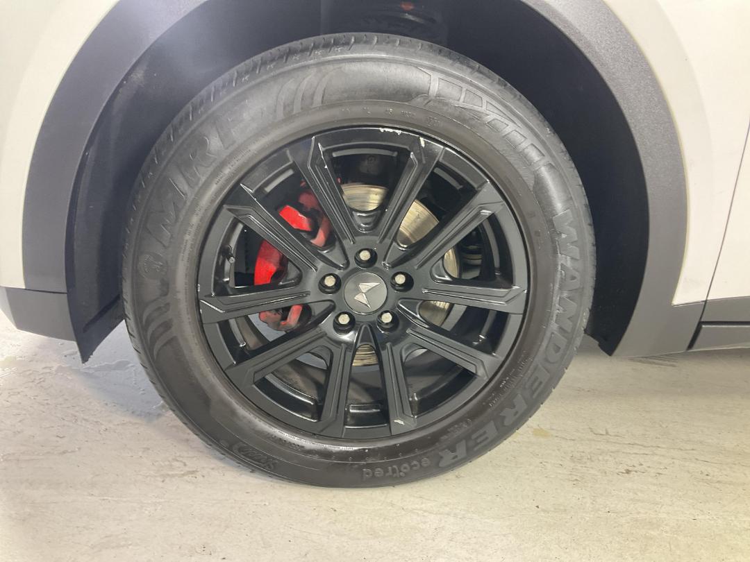 Photo '10' of Mahindra XUV