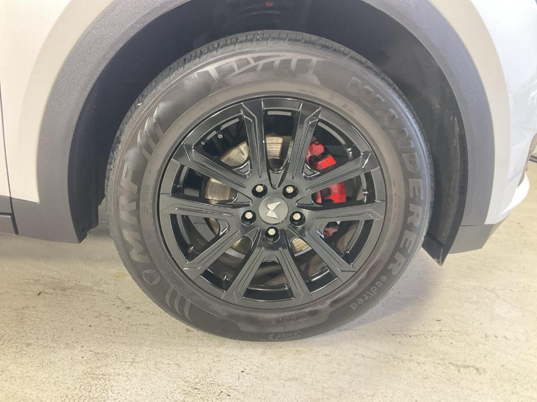 Photo '9' of Mahindra XUV