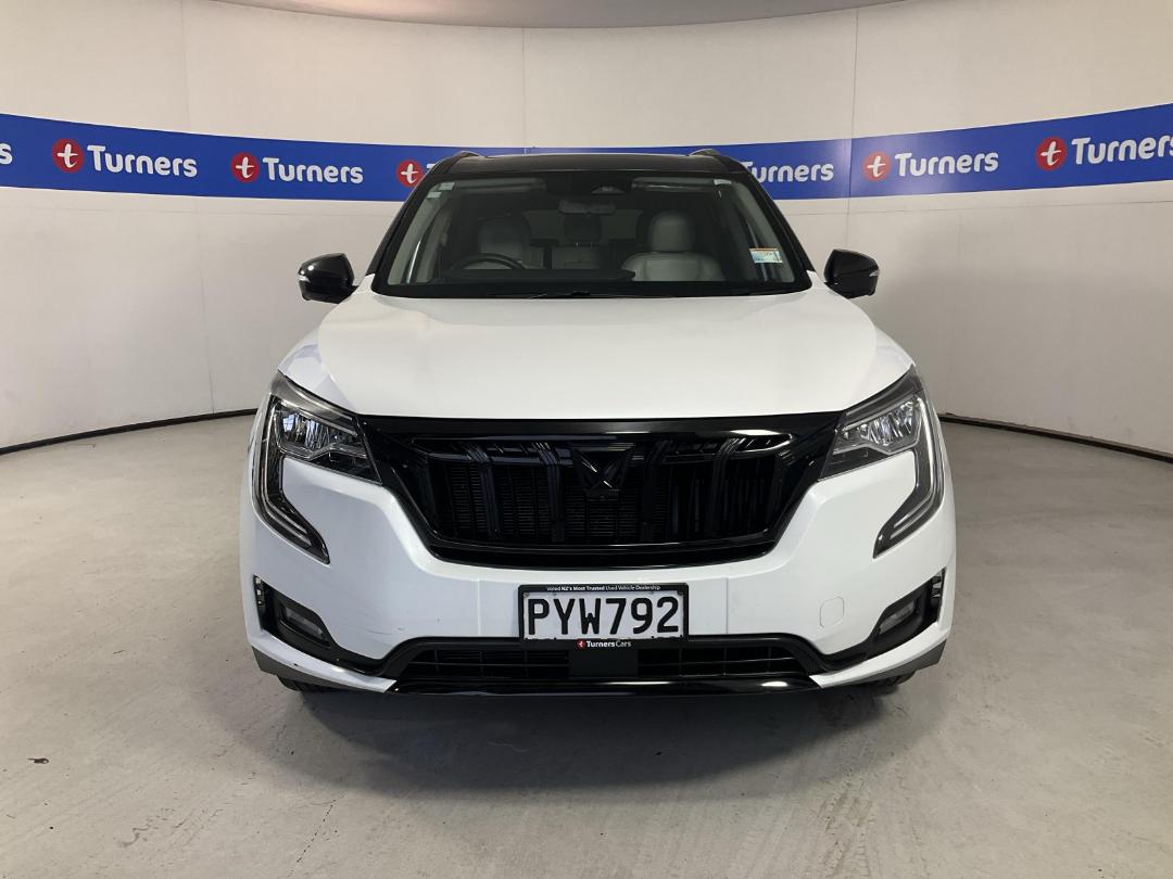 Photo '2' of Mahindra XUV