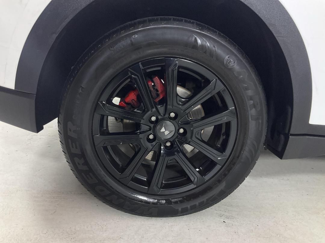 Photo '12' of Mahindra XUV