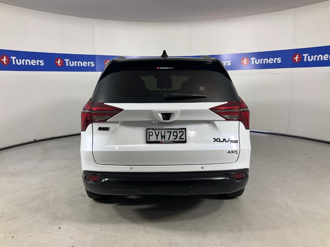 Photo '6' of Mahindra XUV