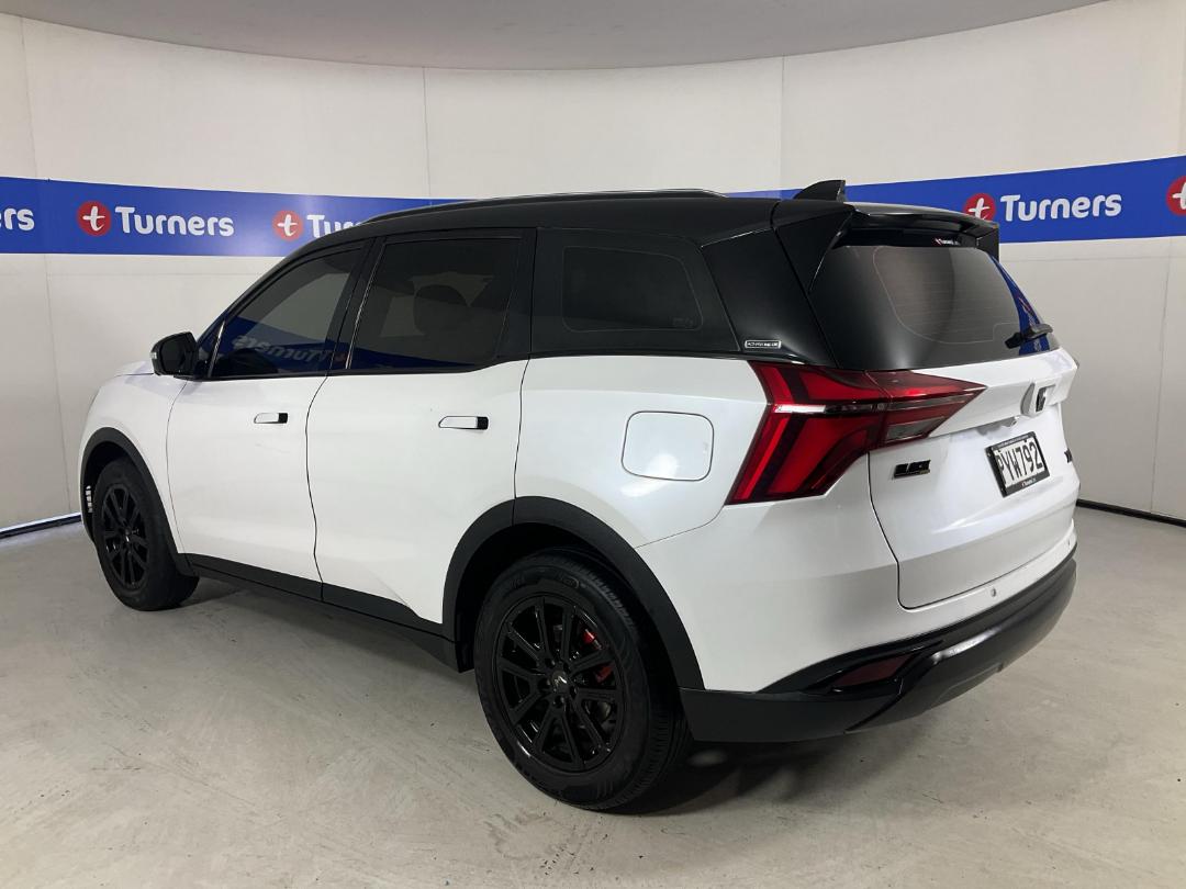 Photo '5' of Mahindra XUV