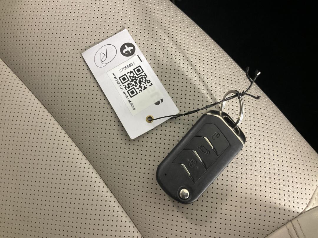 Photo '22' of Mahindra XUV