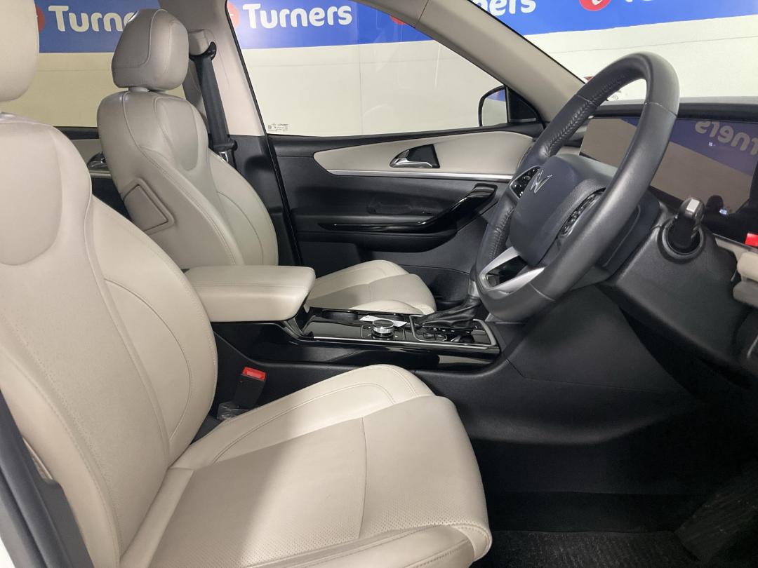 Photo '16' of Mahindra XUV