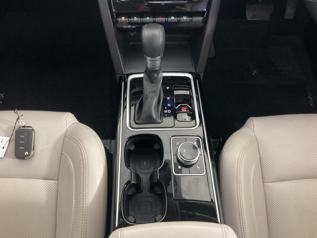 Photo '18' of Mahindra XUV