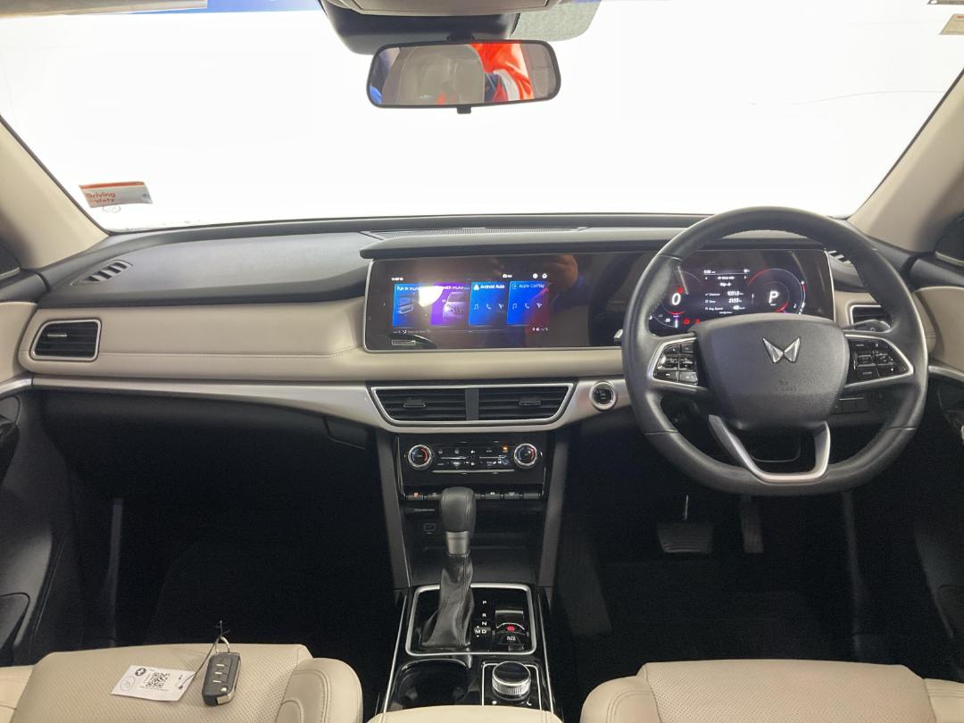 Photo '17' of Mahindra XUV