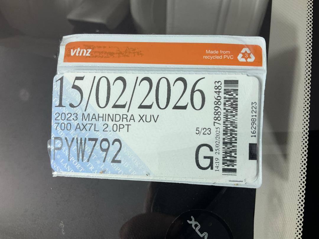 Photo '24' of Mahindra XUV