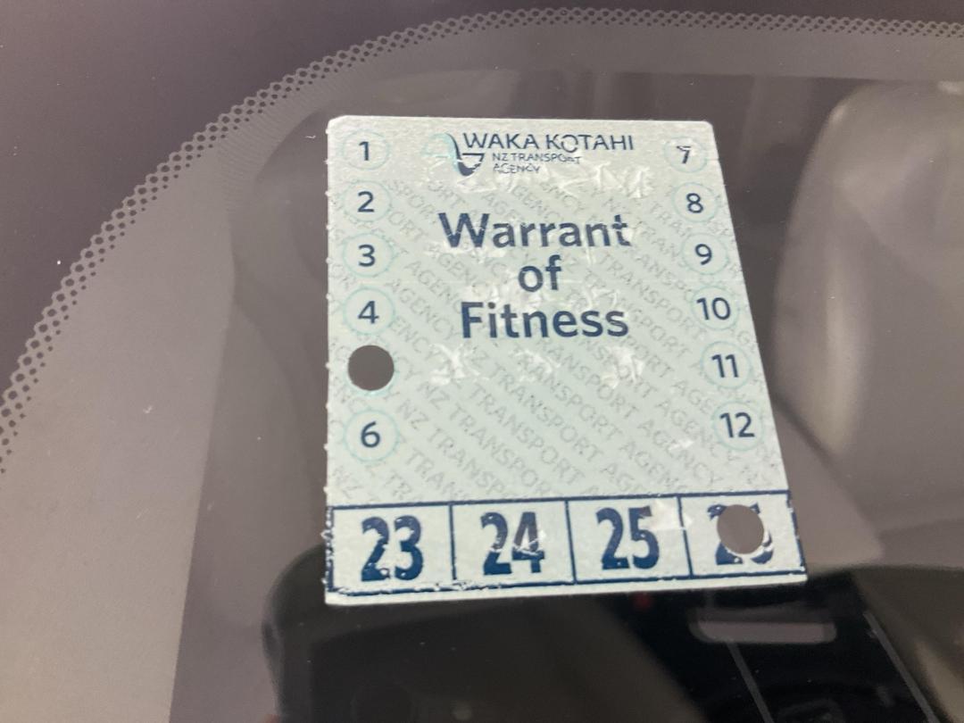 Photo '23' of Mahindra XUV