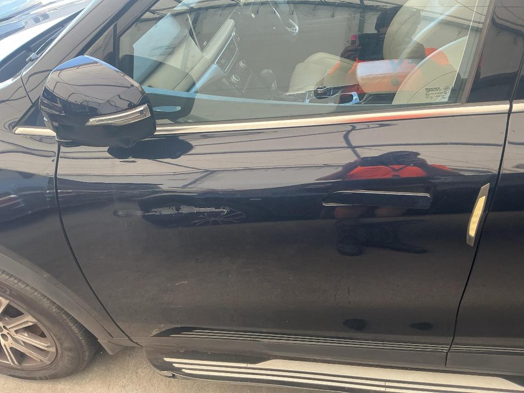 Photo '13' of Mahindra XUV 700 AX7L