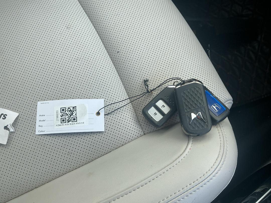 Photo '35' of Mahindra XUV 700 AX7L