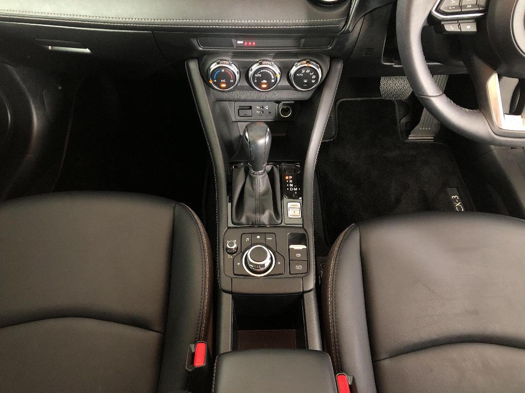 Photo '18' of Mazda CX-3