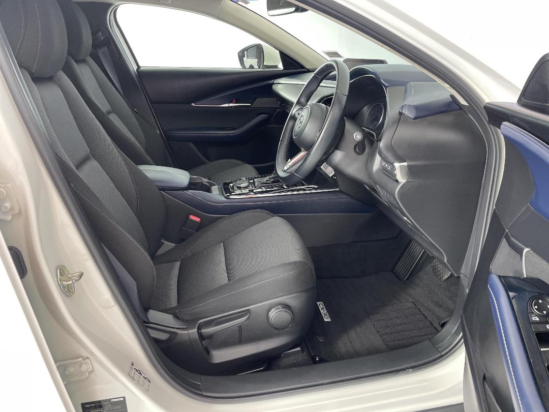 Photo '16' of Mazda CX-30