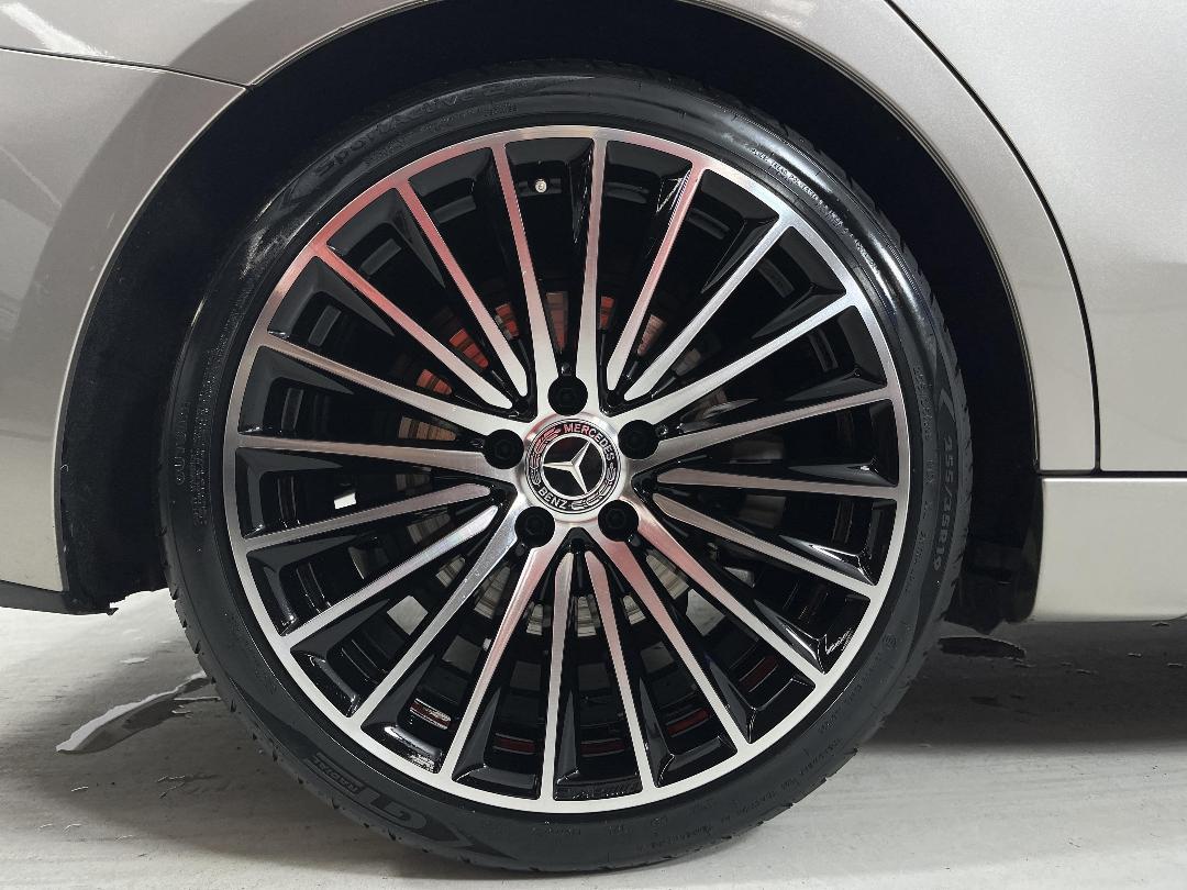 Photo '12' of Mercedes-Benz C-Class