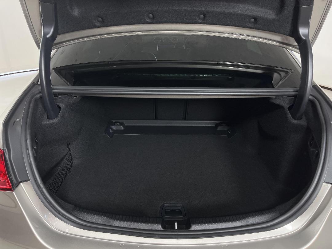 Photo '14' of Mercedes-Benz C-Class