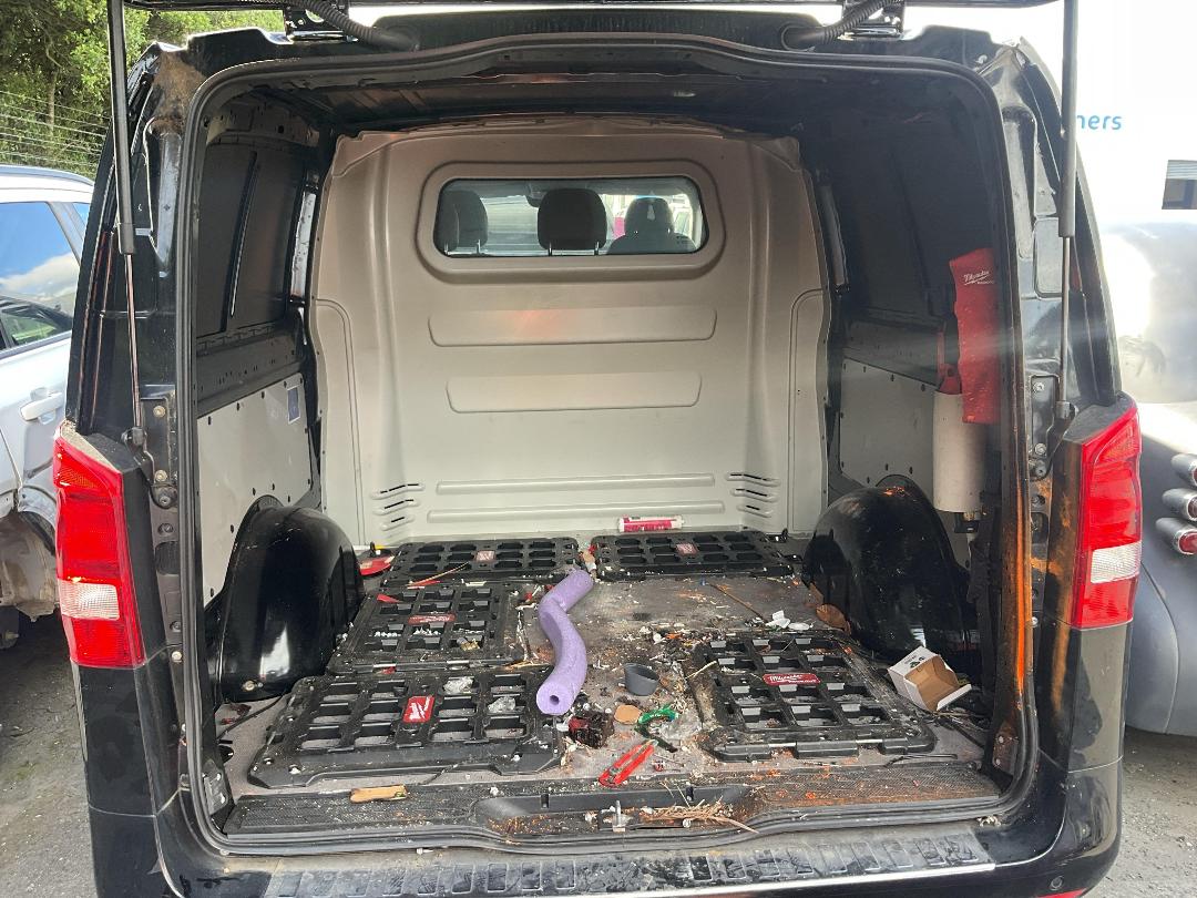 Photo '13' of Mercedes-Benz Vito 116 Crew CAB LWB EC Photo '13' of Mercedes-Benz Vito 116 Crew CAB LWB EC