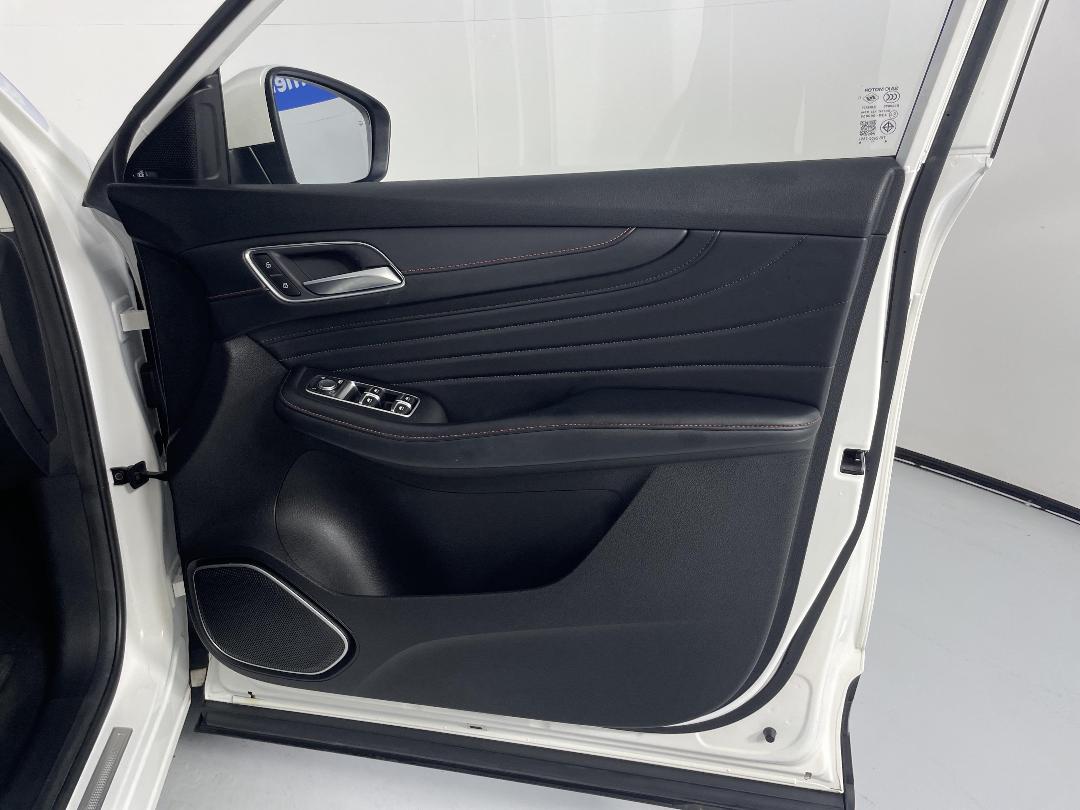 Photo '15' of MG HS Photo '15' of MG HS