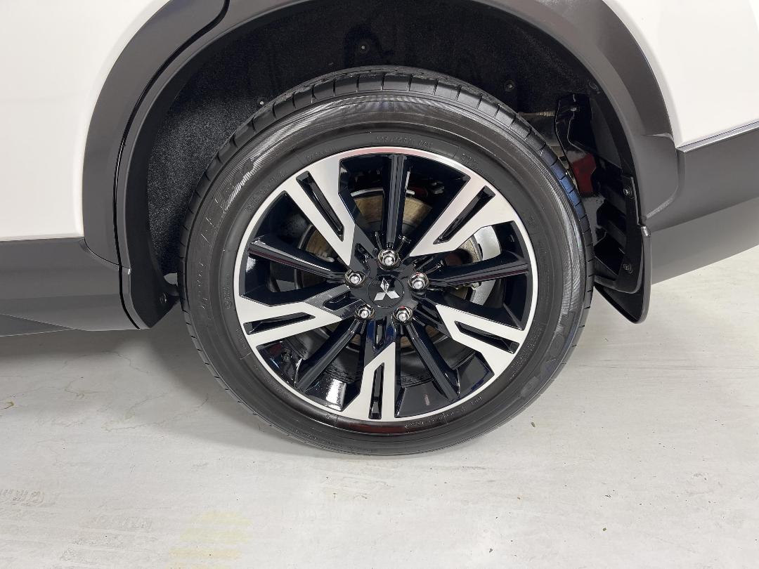 Photo '11' of Mitsubishi Eclipse Cross