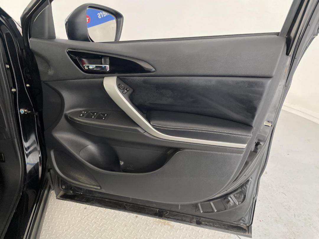 Photo '15' of Mitsubishi Eclipse Cross Photo '15' of Mitsubishi Eclipse Cross