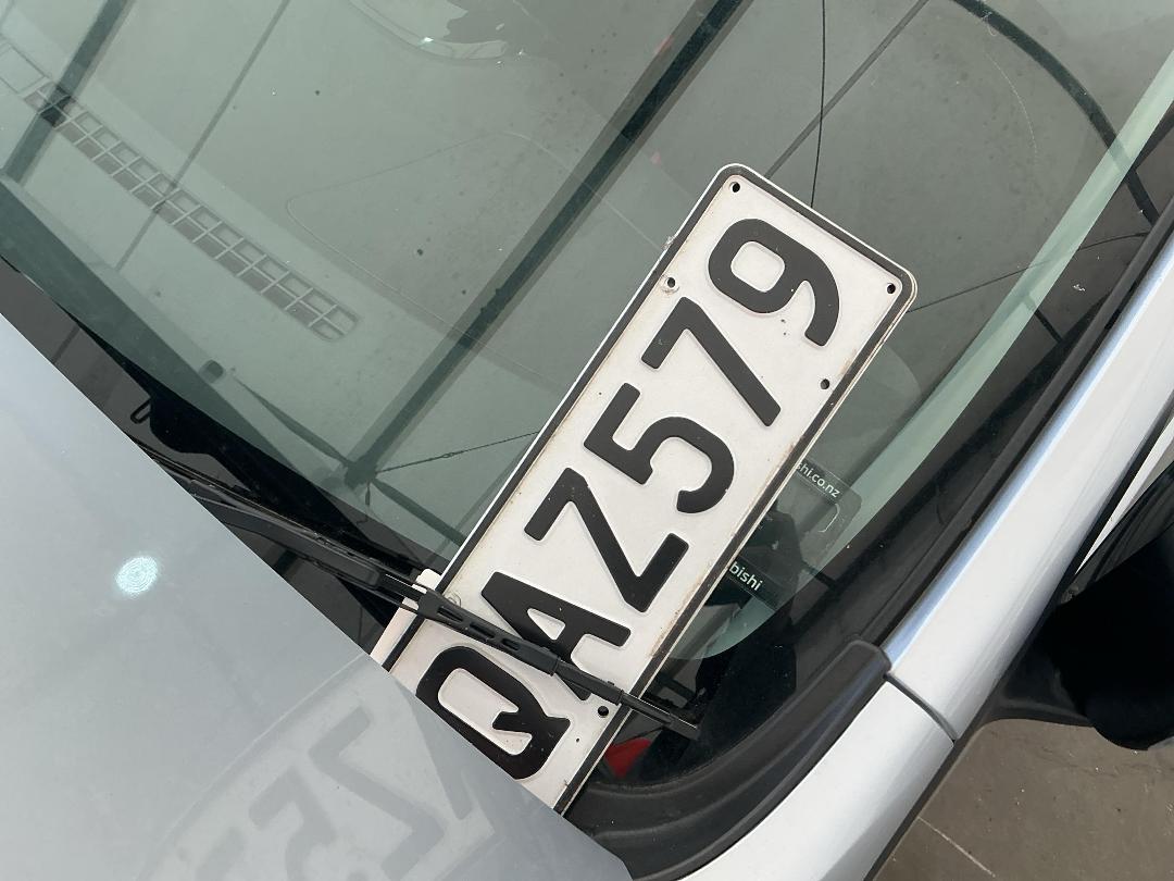 Photo '21' of Mitsubishi Mirage XLS