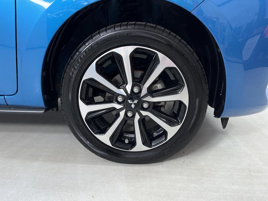 Photo '9' of Mitsubishi Mirage