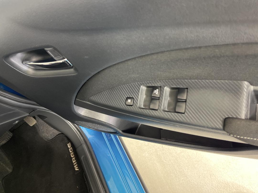 Photo '23' of Mitsubishi Mirage