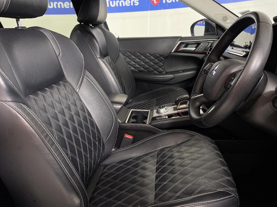 Photo '16' of Mitsubishi Outlander Photo '16' of Mitsubishi Outlander