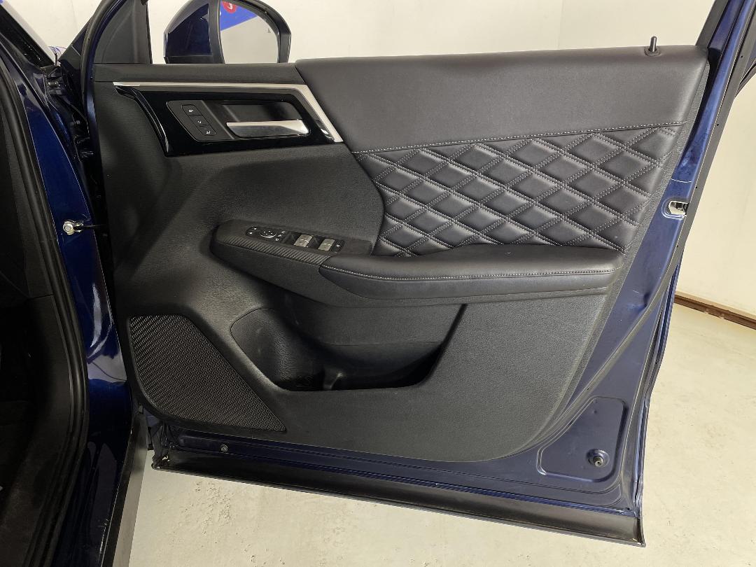 Photo '15' of Mitsubishi Outlander Photo '15' of Mitsubishi Outlander