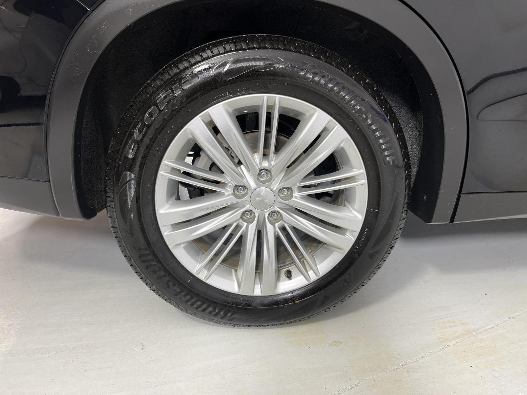 Photo '12' of Mitsubishi Outlander