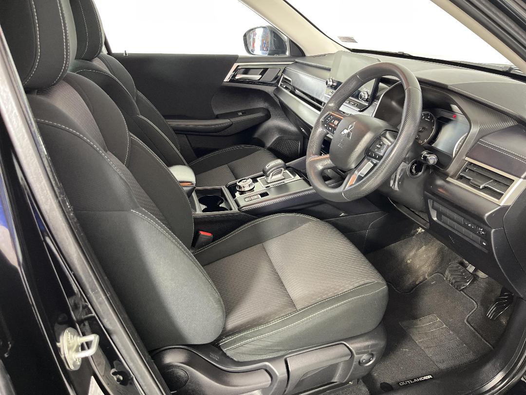 Photo '16' of Mitsubishi Outlander