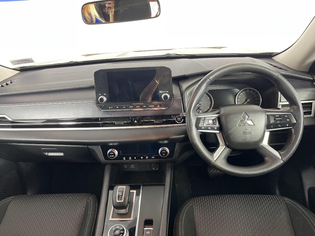 Photo '17' of Mitsubishi Outlander