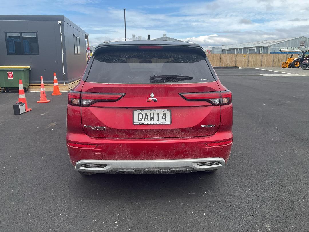 Photo '4' of Mitsubishi Outlander Exceed Photo '4' of Mitsubishi Outlander Exceed