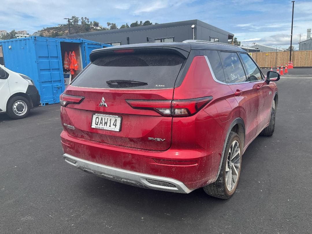 Photo '3' of Mitsubishi Outlander Exceed Photo '3' of Mitsubishi Outlander Exceed