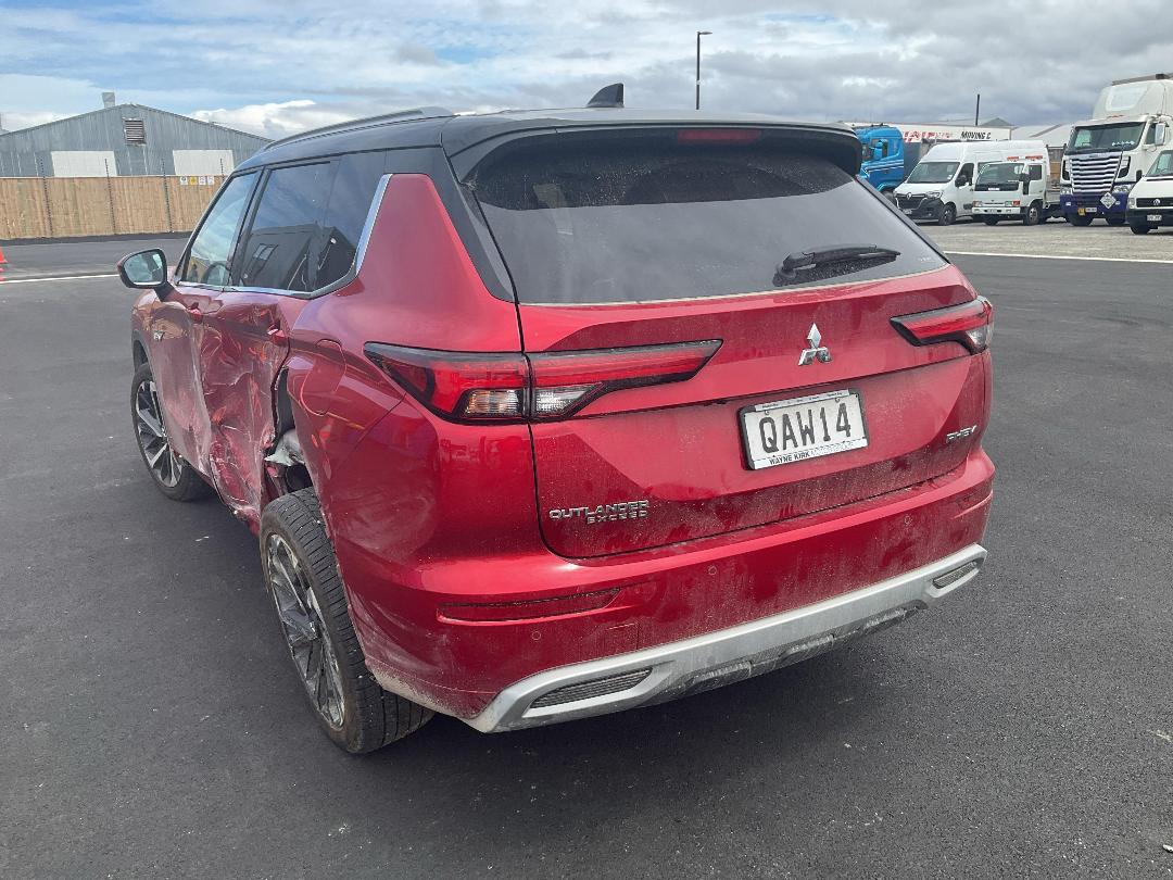 Photo '5' of Mitsubishi Outlander Exceed Photo '5' of Mitsubishi Outlander Exceed