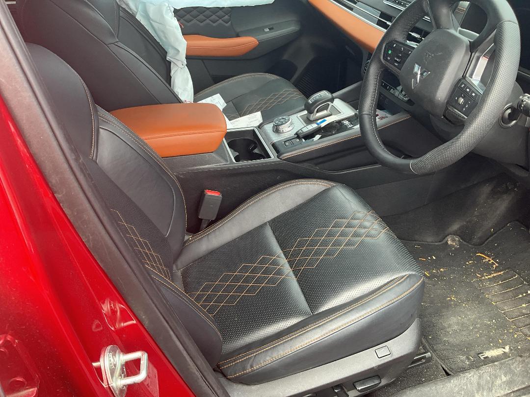 Photo '13' of Mitsubishi Outlander Exceed Photo '13' of Mitsubishi Outlander Exceed