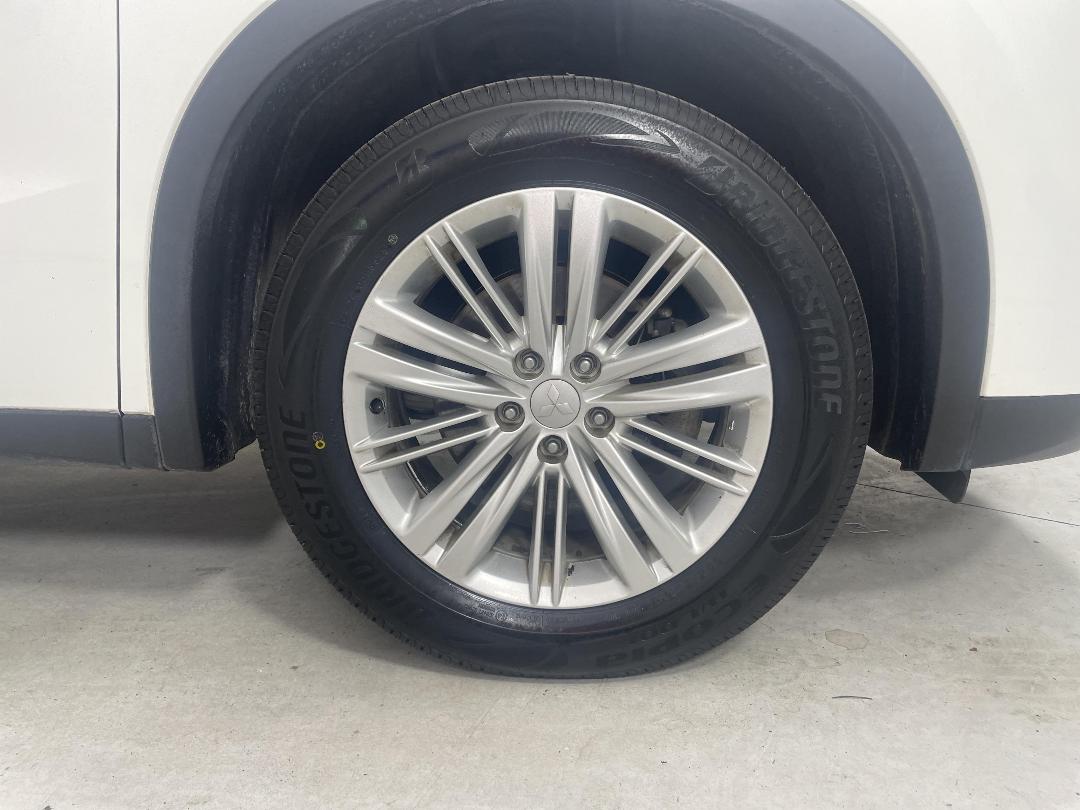 Photo '9' of Mitsubishi Outlander Photo '9' of Mitsubishi Outlander