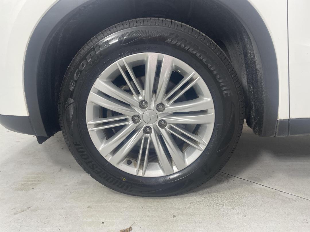 Photo '10' of Mitsubishi Outlander Photo '10' of Mitsubishi Outlander