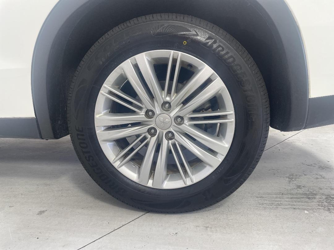 Photo '11' of Mitsubishi Outlander Photo '11' of Mitsubishi Outlander