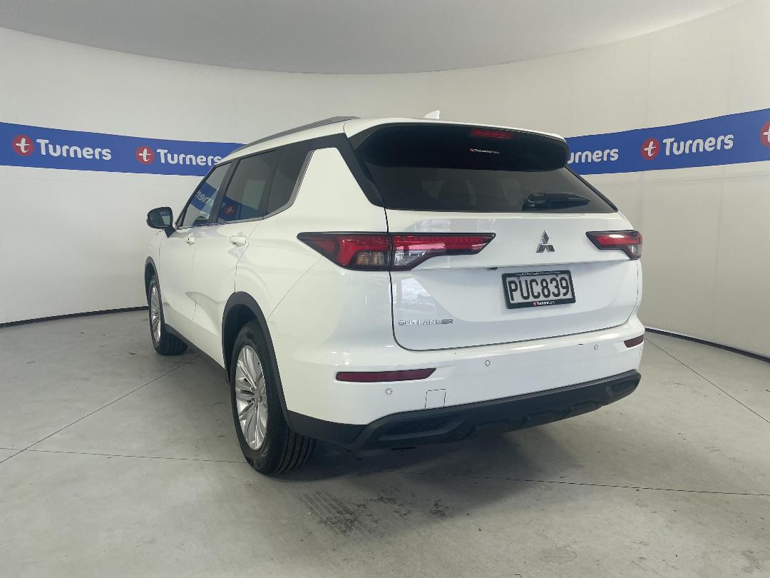 Photo '5' of Mitsubishi Outlander Photo '5' of Mitsubishi Outlander