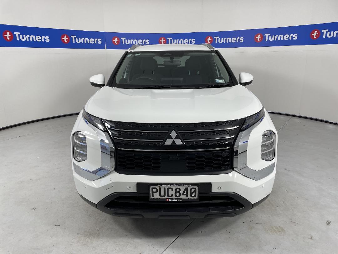 Photo '2' of Mitsubishi Outlander