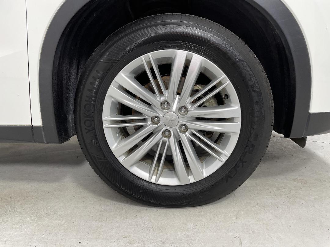 Photo '9' of Mitsubishi Outlander