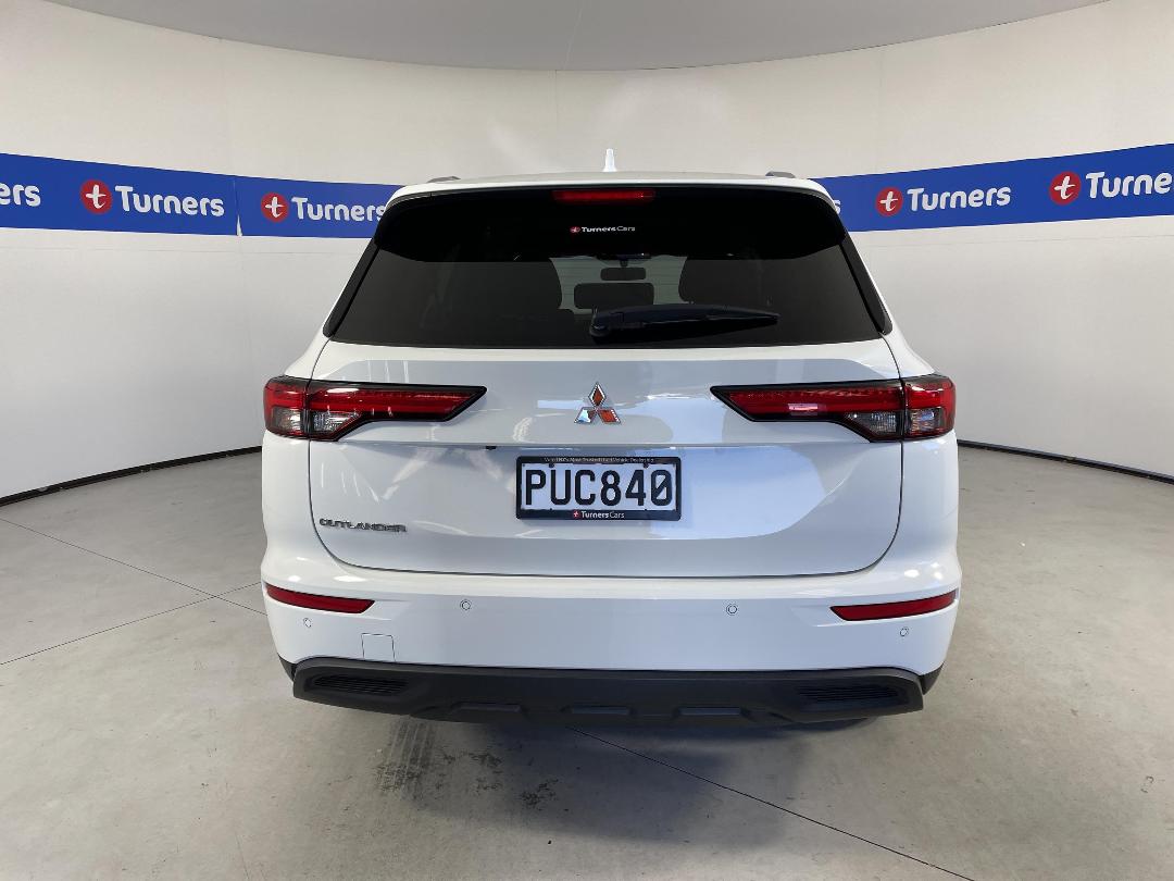 Photo '6' of Mitsubishi Outlander