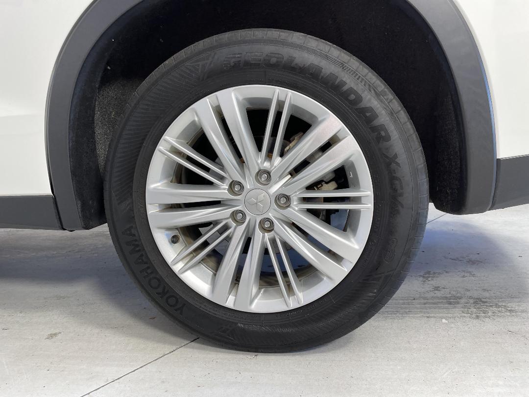 Photo '11' of Mitsubishi Outlander