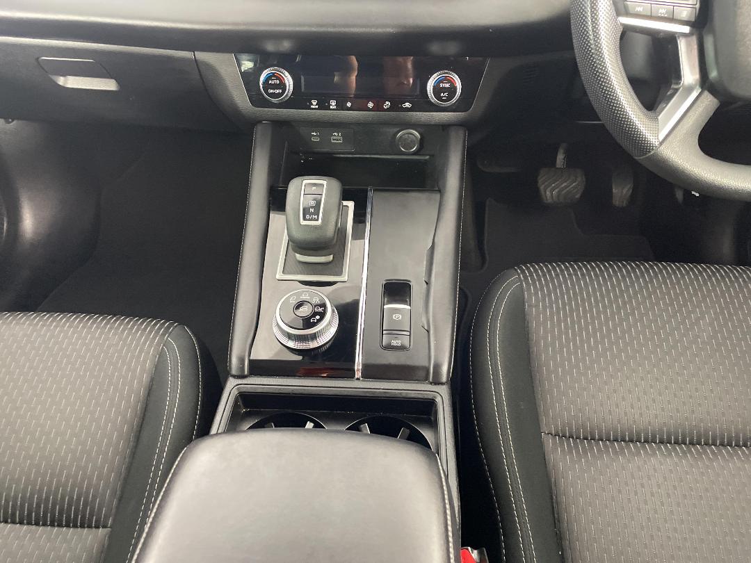 Photo '18' of Mitsubishi Outlander