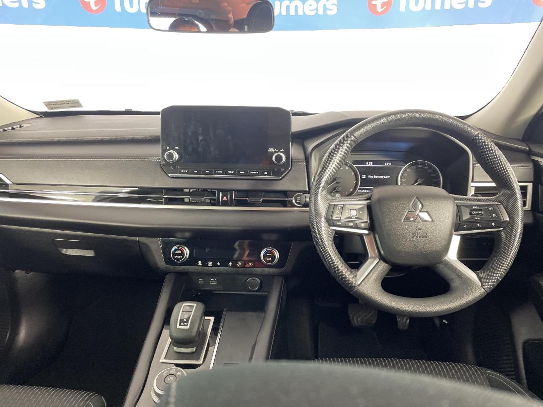 Photo '17' of Mitsubishi Outlander