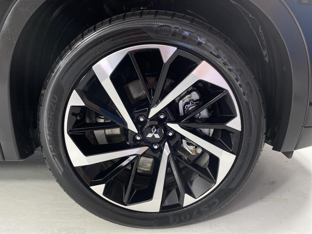 Photo '9' of Mitsubishi Outlander