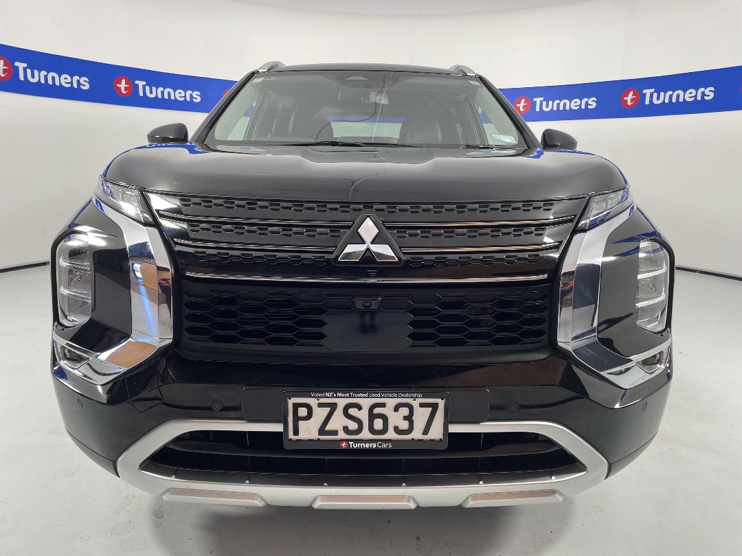 Photo '2' of Mitsubishi Outlander